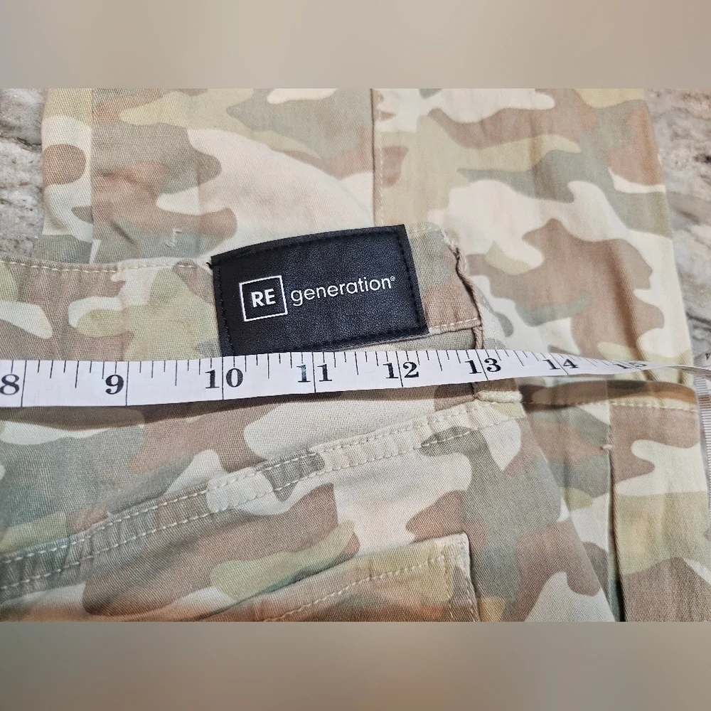REgeneration by Celebrity Pink Women’s Camo Pants 3/26 Mid Rise Straight Leg